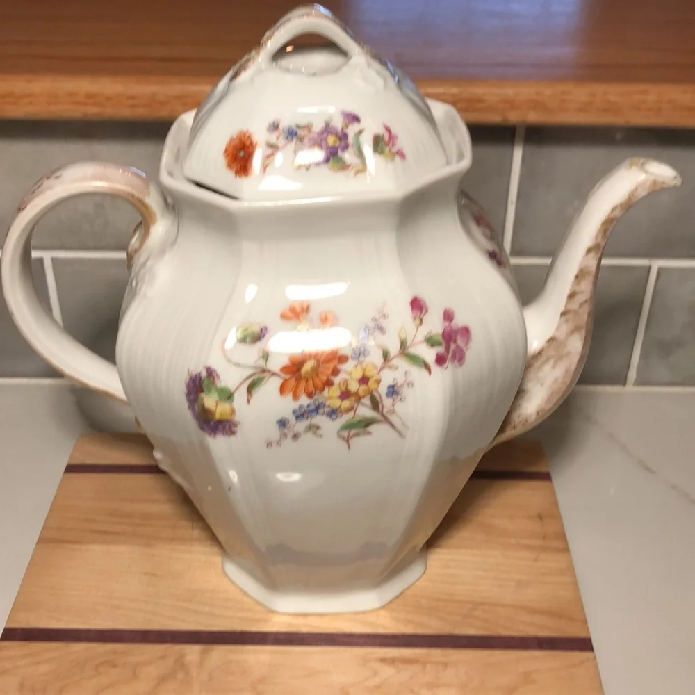 VTG Floral Porcelain Teapot ENGLAND JEAN POUYAT LIMOGE’S - Picture 6 of 11